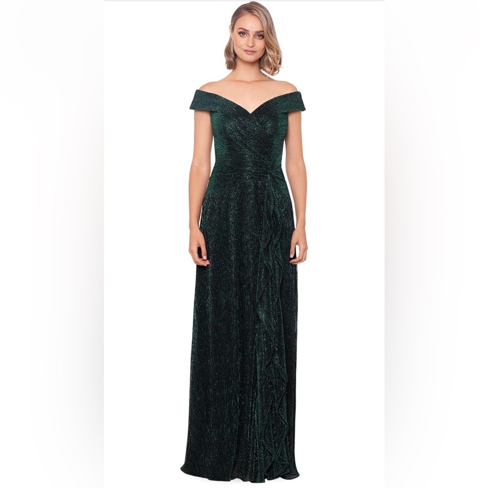Xscape Off-The-Shoulder Pleated
Metallic Gown Hunter Green Black Women’s 10
